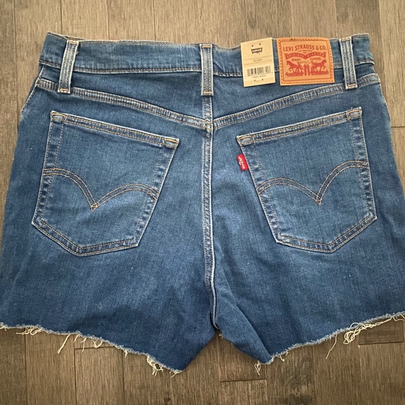 Women's Levi's® High Rise Frayed Hem Jean Shorts - Picture 3 of 6